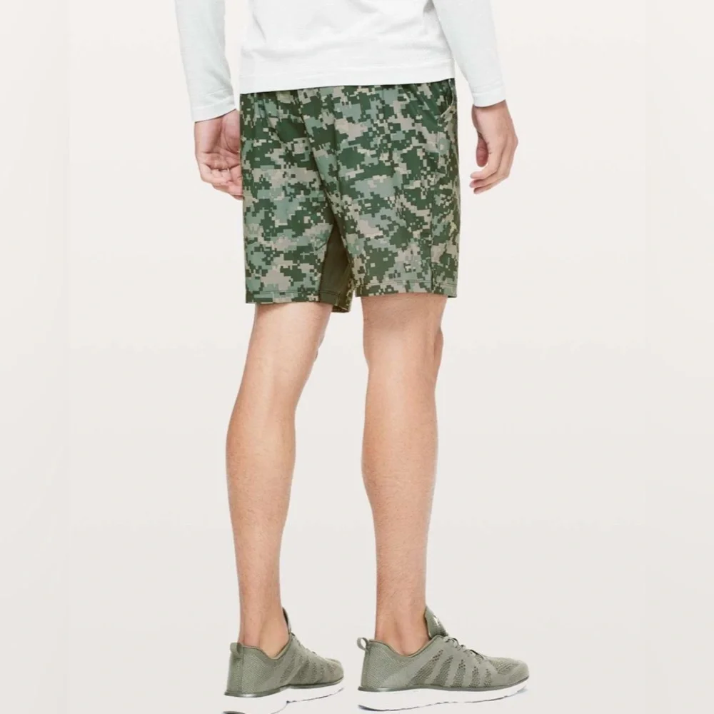Lululemon T.H.E Shorts Pixel Camo Size L